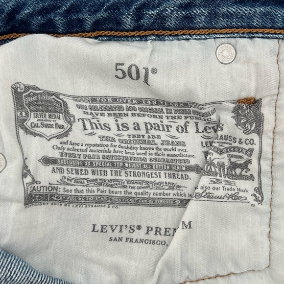 Women’s Levi’s 501 Cut Off Blue Button Down Jean Shorts Size 24 - Picture 9 of 9